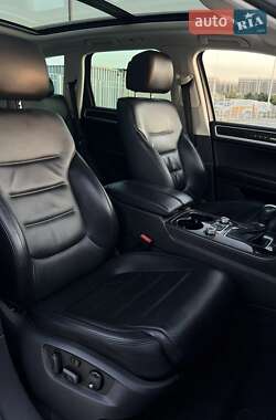 Позашляховик / Кросовер Volkswagen Touareg 2014 в  фото 37 Позашляховик / Кросовер Volkswagen Touareg 2014 в