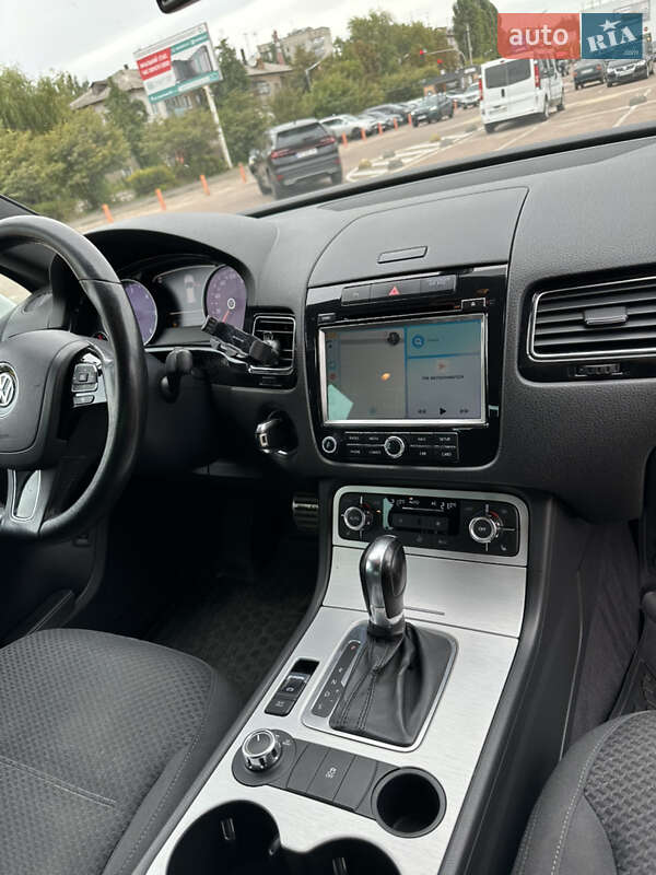 Внедорожник / Кроссовер Volkswagen Touareg 2012 в Житомире