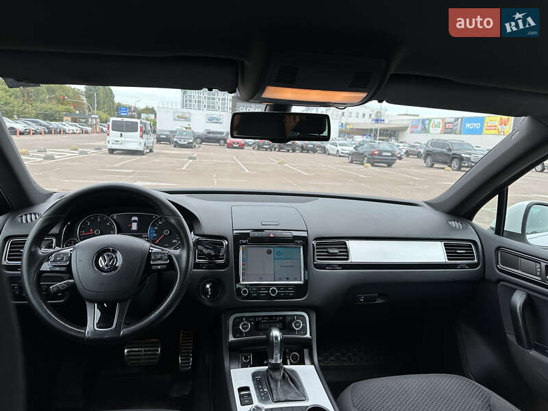 Внедорожник / Кроссовер Volkswagen Touareg 2012 в Житомире