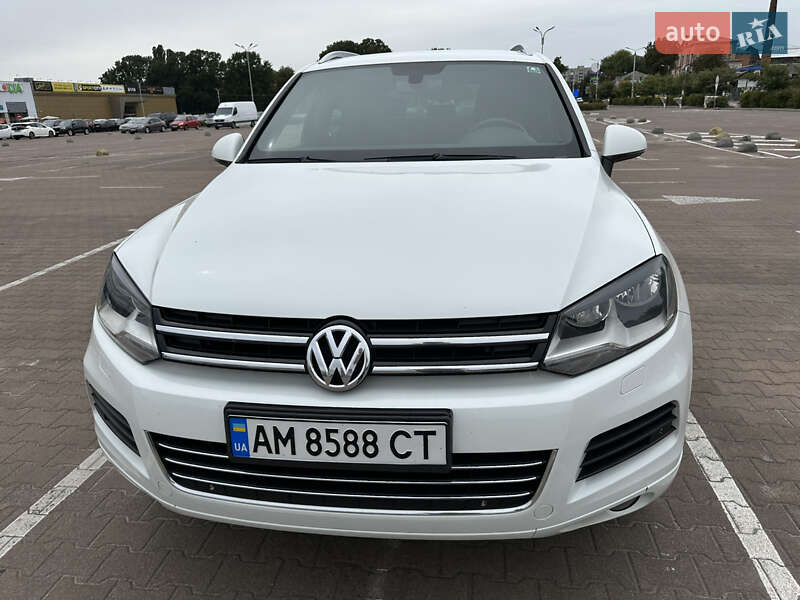Внедорожник / Кроссовер Volkswagen Touareg 2012 в Житомире