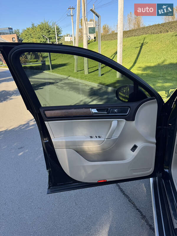 Внедорожник / Кроссовер Volkswagen Touareg 2015 в Киеве фото 13 Внедорожник / Кроссовер Volkswagen Touareg 2015 в Киеве