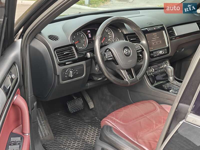 Внедорожник / Кроссовер Volkswagen Touareg 2010 в Харькове