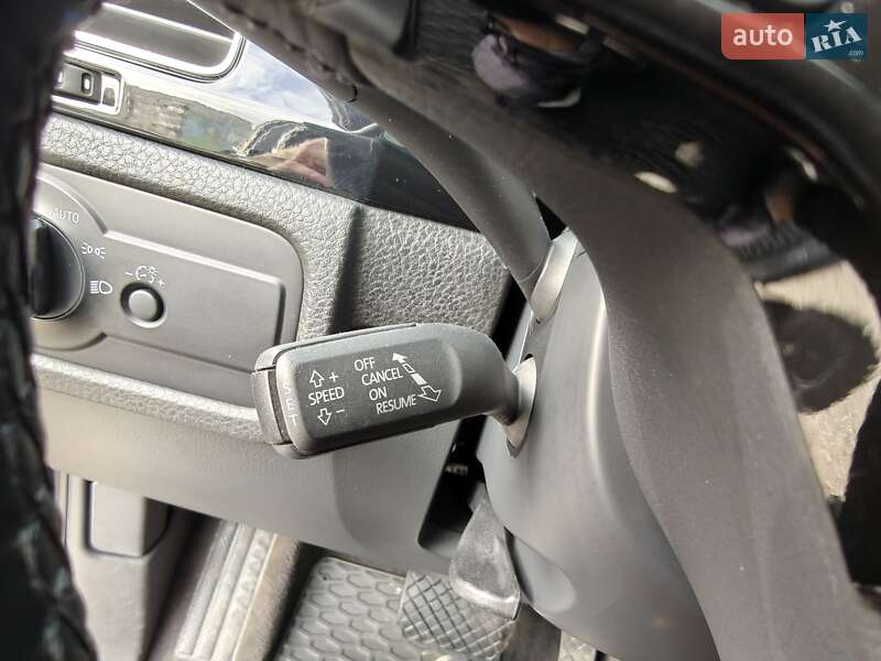 Внедорожник / Кроссовер Volkswagen Touareg 2010 в Харькове