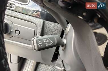 Внедорожник / Кроссовер Volkswagen Touareg 2010 в 
