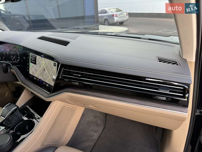 Внедорожник / Кроссовер Volkswagen Touareg 2022 в Киеве