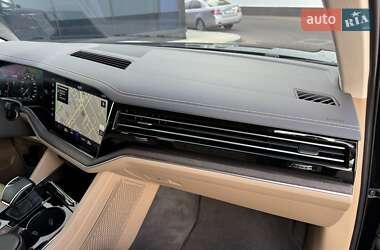Внедорожник / Кроссовер Volkswagen Touareg 2022 в 