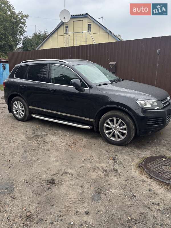 Внедорожник / Кроссовер Volkswagen Touareg 2013 в 