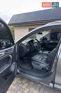 Внедорожник / Кроссовер Volkswagen Touareg 2015 в 