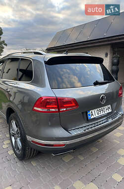 Внедорожник / Кроссовер Volkswagen Touareg 2015 в 