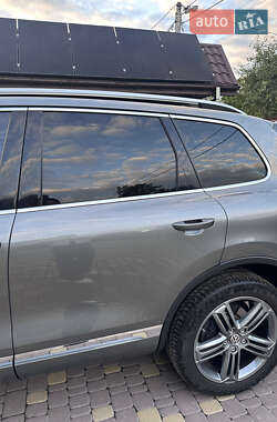 Внедорожник / Кроссовер Volkswagen Touareg 2015 в 