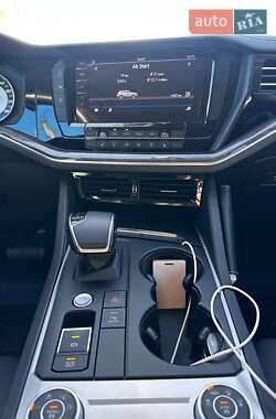 Внедорожник / Кроссовер Volkswagen Touareg 2021 в 