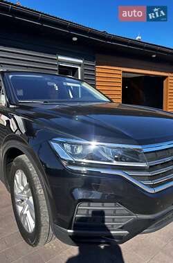 Внедорожник / Кроссовер Volkswagen Touareg 2021 в 