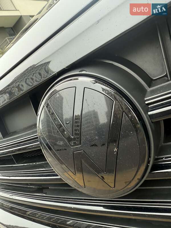Внедорожник / Кроссовер Volkswagen Touareg 2021 в Киеве