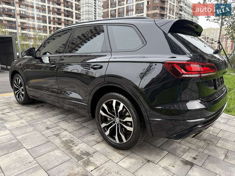 Внедорожник / Кроссовер Volkswagen Touareg 2021 в Киеве