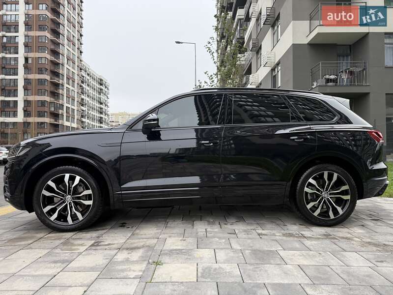 Внедорожник / Кроссовер Volkswagen Touareg 2021 в Киеве