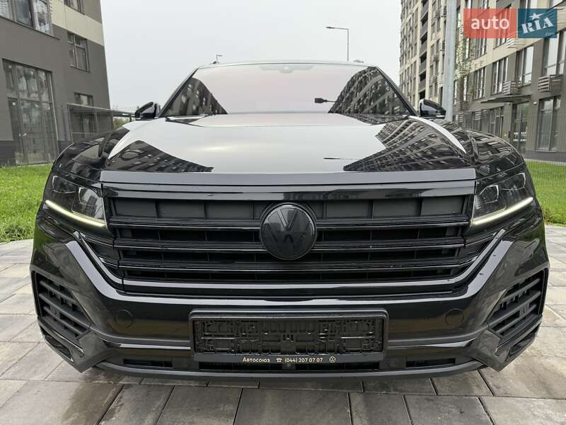 Внедорожник / Кроссовер Volkswagen Touareg 2021 в Киеве