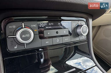 Внедорожник / Кроссовер Volkswagen Touareg 2016 в 