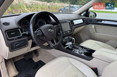 Внедорожник / Кроссовер Volkswagen Touareg 2016 в 