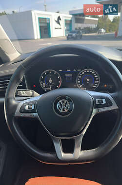 Позашляховик / Кросовер Volkswagen Touareg 2018 в 