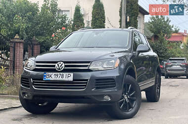 Внедорожник / Кроссовер Volkswagen Touareg 2014 в Ровно