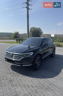 Позашляховик / Кросовер Volkswagen Touareg 2018 в 