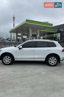Внедорожник / Кроссовер Volkswagen Touareg 2012 в 
