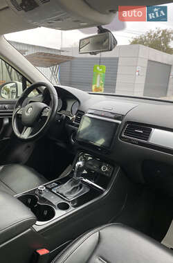 Внедорожник / Кроссовер Volkswagen Touareg 2012 в 
