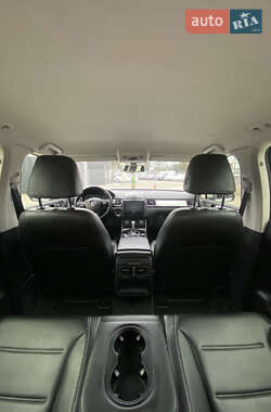 Внедорожник / Кроссовер Volkswagen Touareg 2012 в 