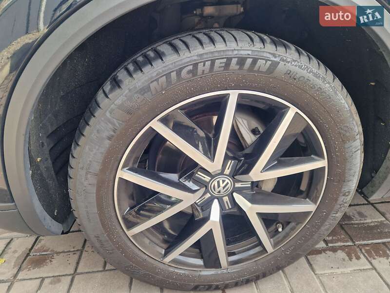 Внедорожник / Кроссовер Volkswagen Touareg 2021 в Днепре