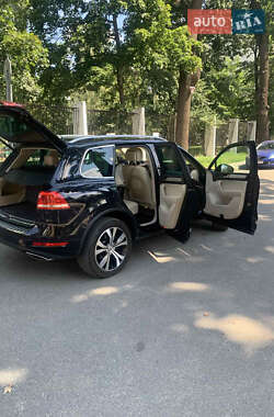 Внедорожник / Кроссовер Volkswagen Touareg 2012 в 