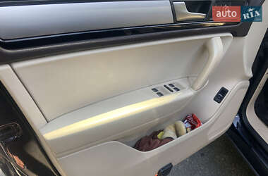 Внедорожник / Кроссовер Volkswagen Touareg 2012 в 