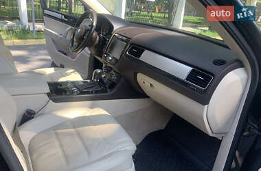 Внедорожник / Кроссовер Volkswagen Touareg 2012 в 