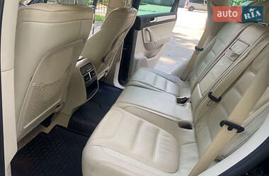 Внедорожник / Кроссовер Volkswagen Touareg 2012 в 