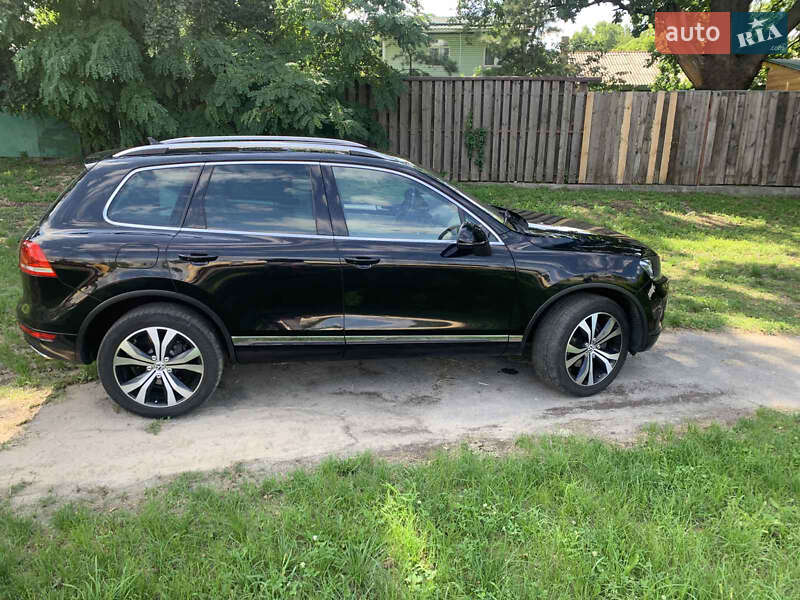 Внедорожник / Кроссовер Volkswagen Touareg 2012 в Киеве