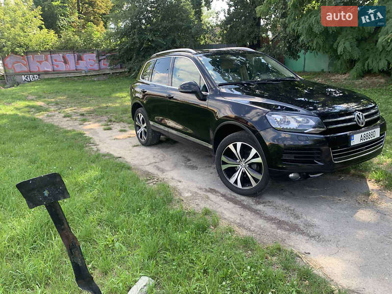 Внедорожник / Кроссовер Volkswagen Touareg 2012 в Киеве