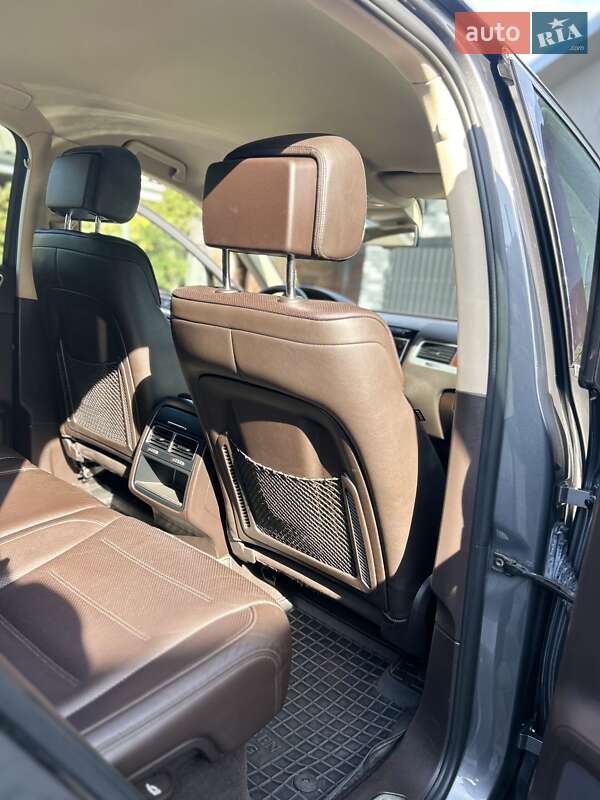 Внедорожник / Кроссовер Volkswagen Touareg 2011 в Александрие