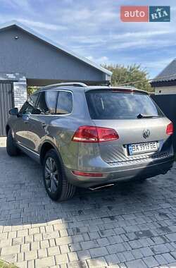 Внедорожник / Кроссовер Volkswagen Touareg 2011 в 