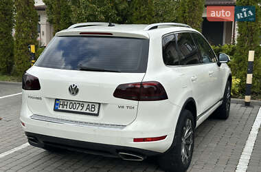 Внедорожник / Кроссовер Volkswagen Touareg 2011 в 