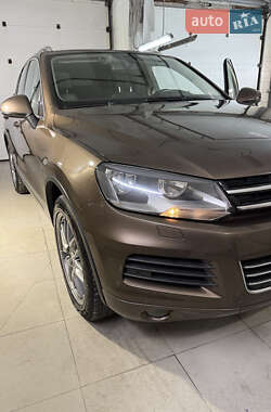 Внедорожник / Кроссовер Volkswagen Touareg 2012 в 