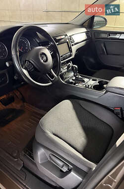 Внедорожник / Кроссовер Volkswagen Touareg 2012 в 