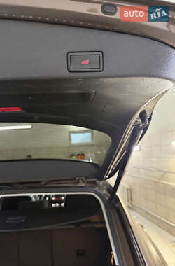 Внедорожник / Кроссовер Volkswagen Touareg 2012 в 