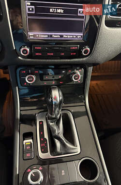 Внедорожник / Кроссовер Volkswagen Touareg 2012 в 