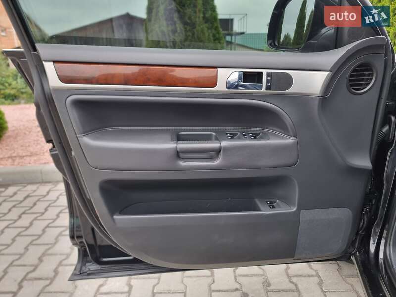 Внедорожник / Кроссовер Volkswagen Touareg 2009 в Виннице
