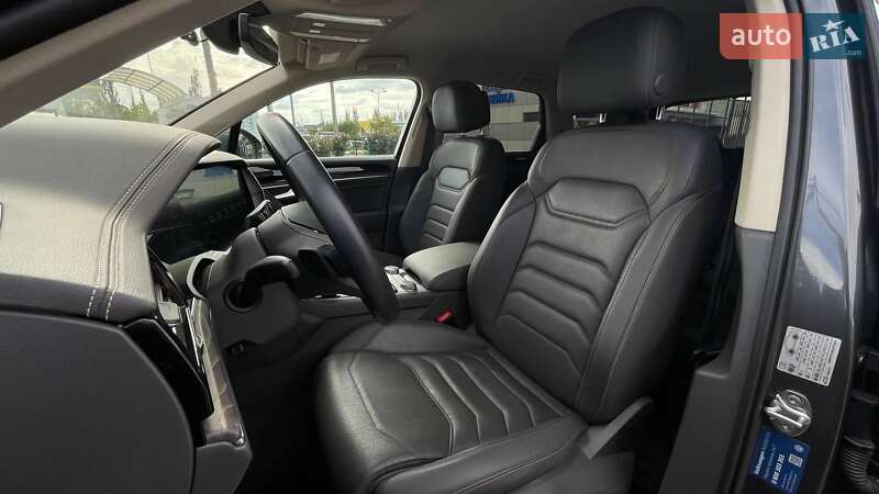 Позашляховик / Кросовер Volkswagen Touareg 2020 в Миколаєві