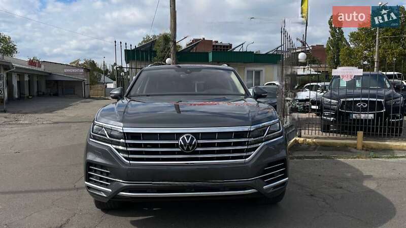 Позашляховик / Кросовер Volkswagen Touareg 2020 в Миколаєві