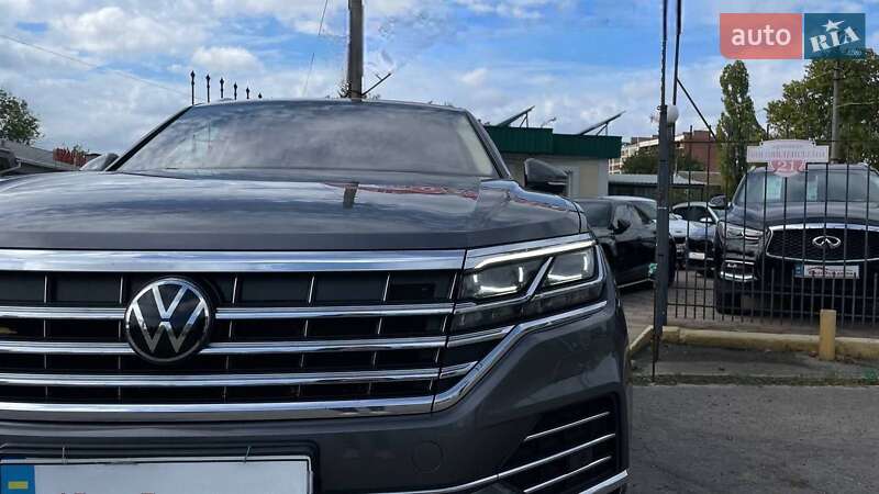 Позашляховик / Кросовер Volkswagen Touareg 2020 в Миколаєві