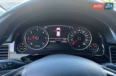 Внедорожник / Кроссовер Volkswagen Touareg 2011 в 