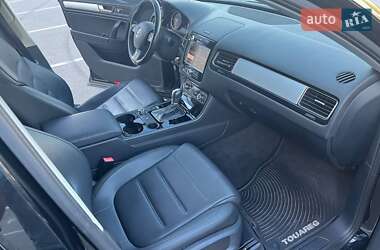 Внедорожник / Кроссовер Volkswagen Touareg 2011 в 