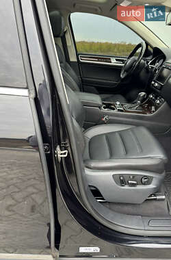Внедорожник / Кроссовер Volkswagen Touareg 2015 в 