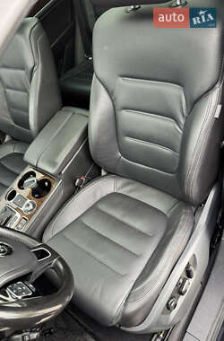 Внедорожник / Кроссовер Volkswagen Touareg 2015 в 